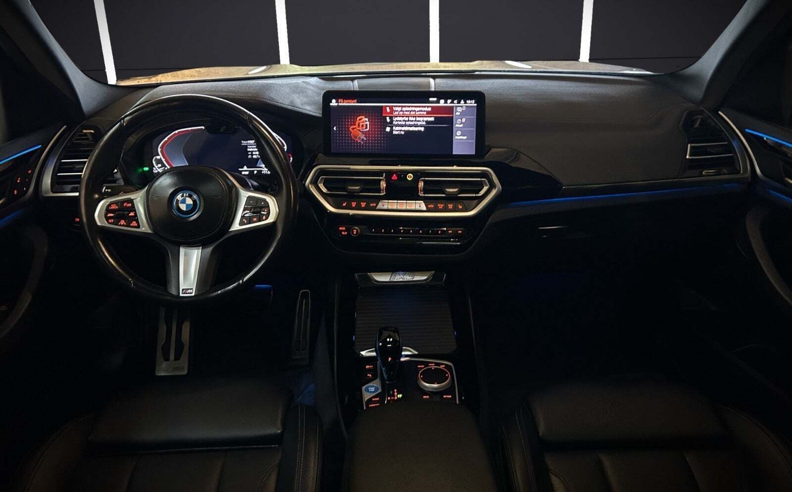 Blå BMW iX3 fra 2023