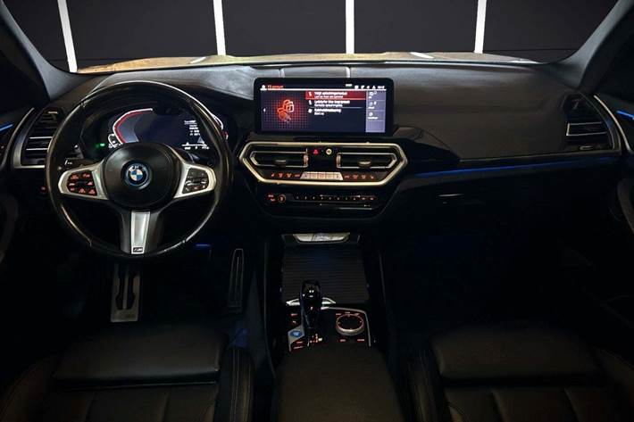 Blå BMW iX3 fra 2023