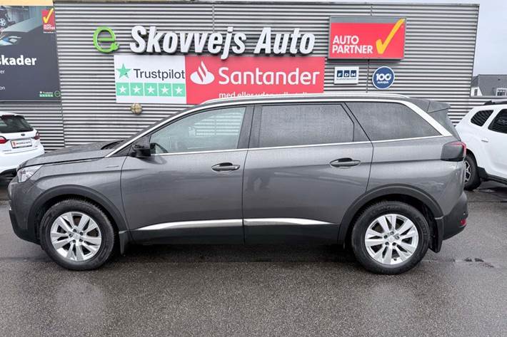 Grå Peugeot 5008 fra 2020