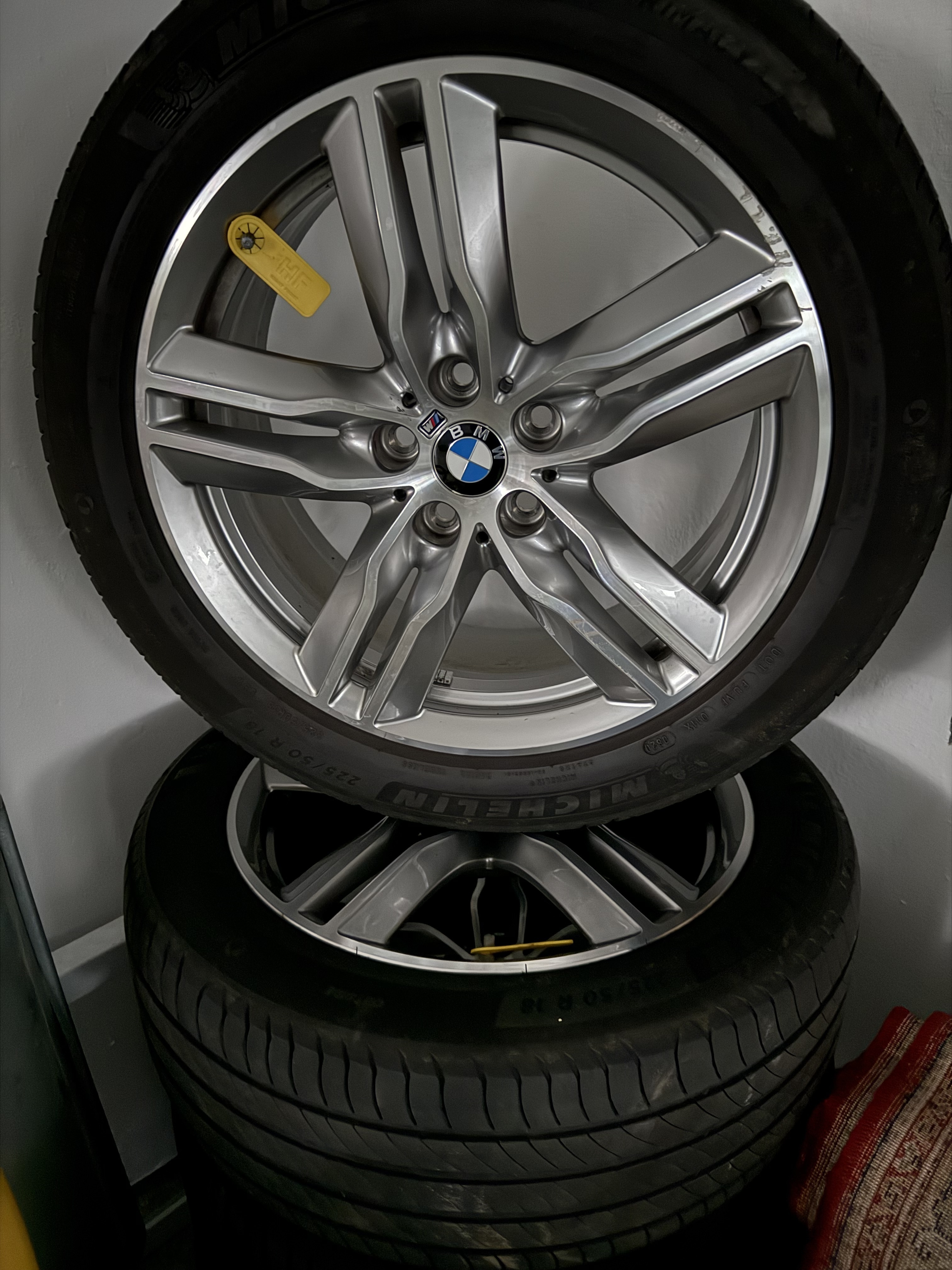 Grå BMW X1 fra 2020