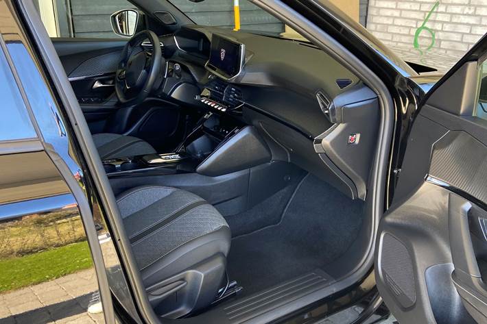 Sort Peugeot 2008 fra 2023