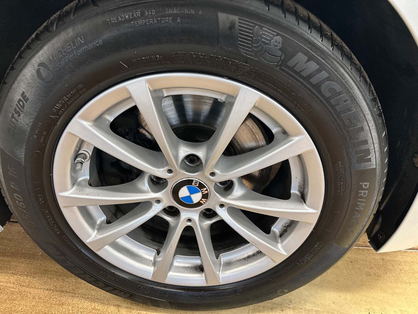 Hvid BMW 320d fra 2019