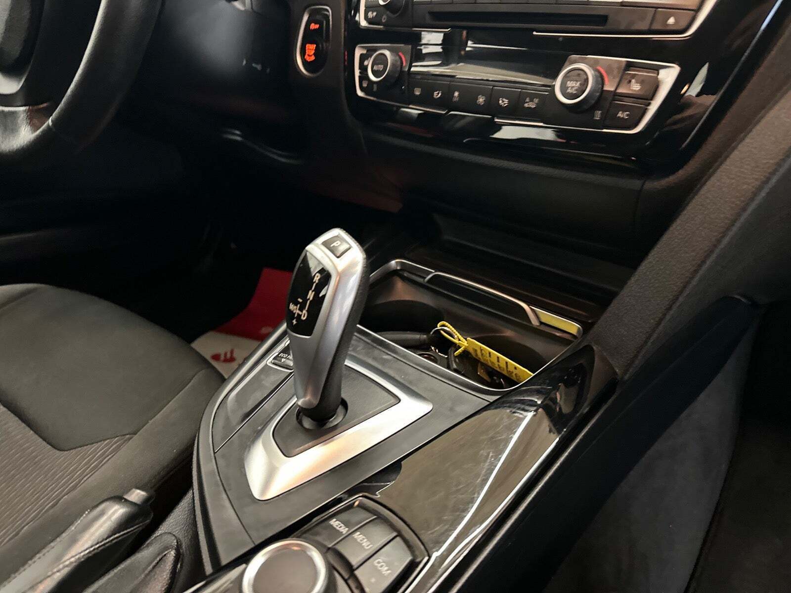 Hvid BMW 320d fra 2019