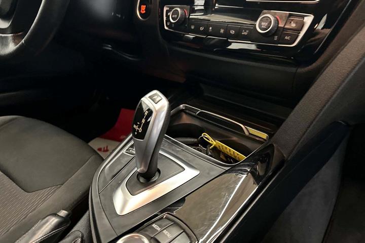 Hvid BMW 320d fra 2019