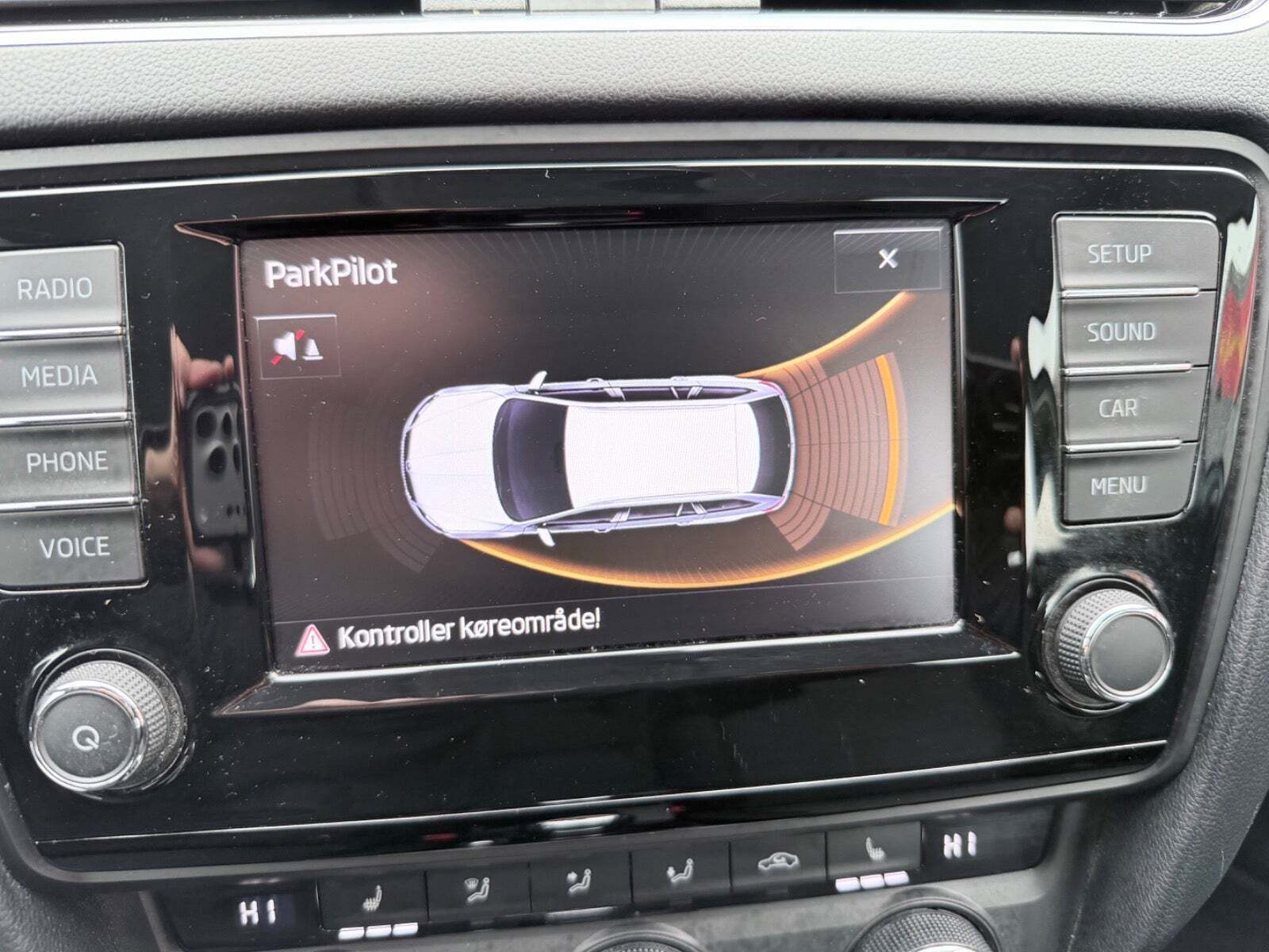 Grå Skoda Octavia fra 2016