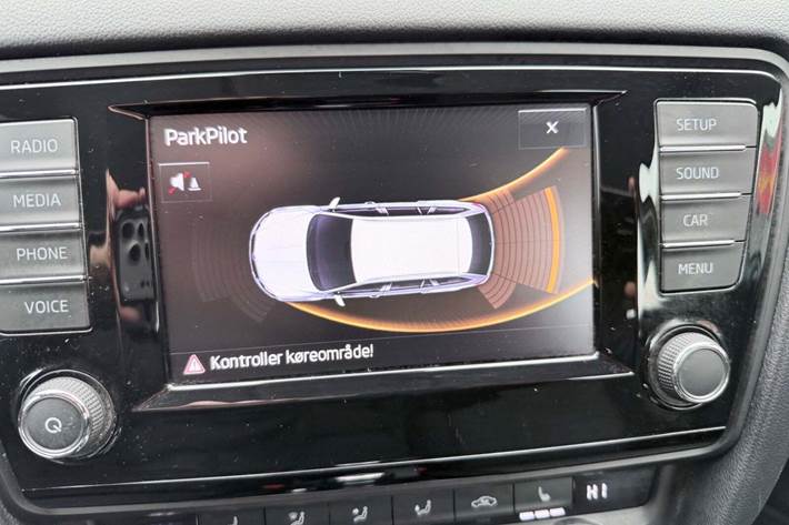 Grå Skoda Octavia fra 2016