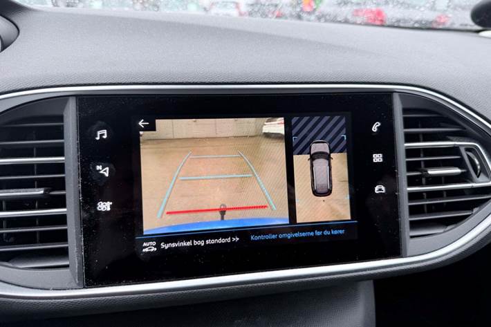 Blå Peugeot 308 fra 2021