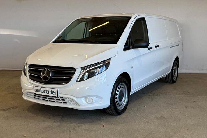 Hvid Mercedes Vito 114 fra 2023