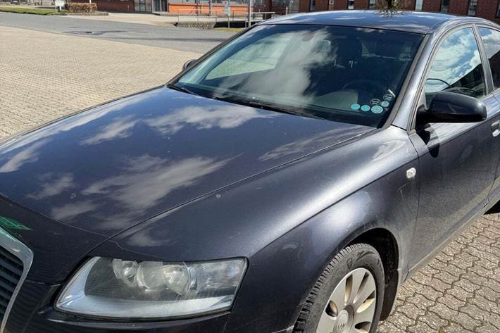 Grå Audi A6 fra 2004