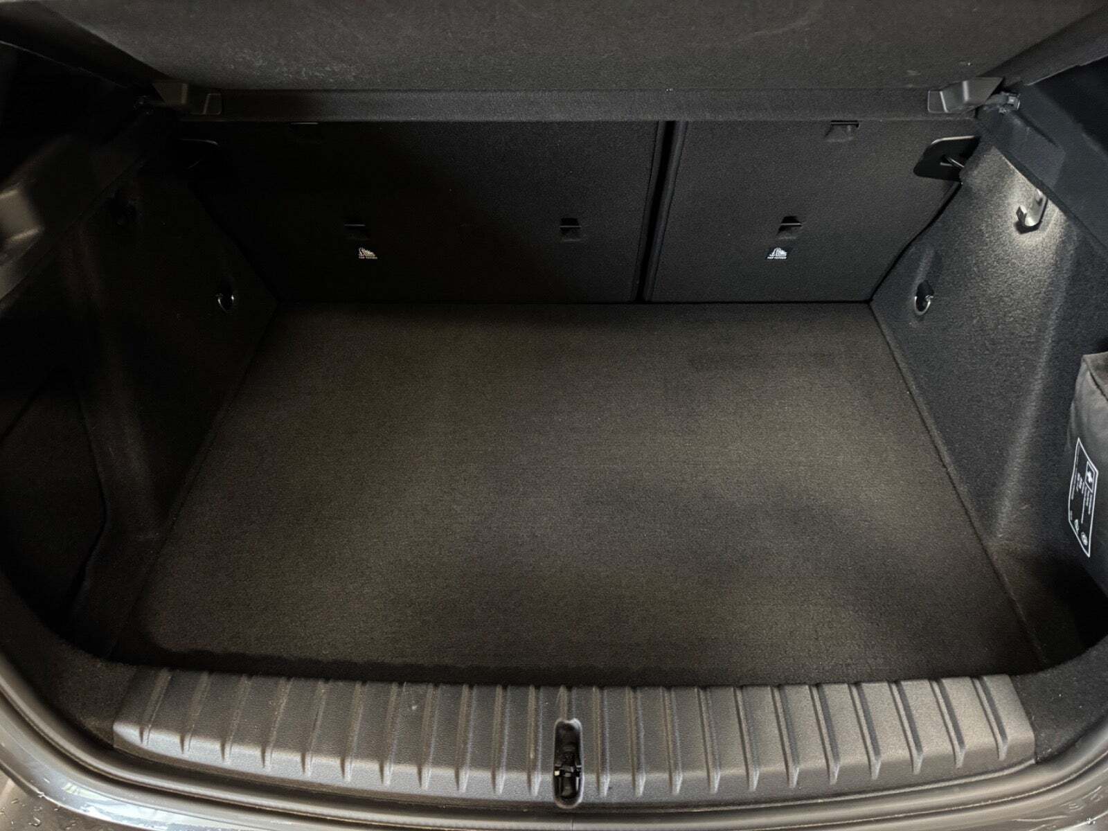 Grå BMW 120i fra 2021