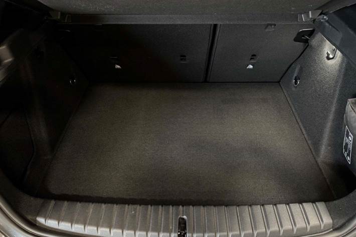 Grå BMW 120i fra 2021