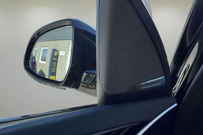 Grå BMW iX3 fra 2025