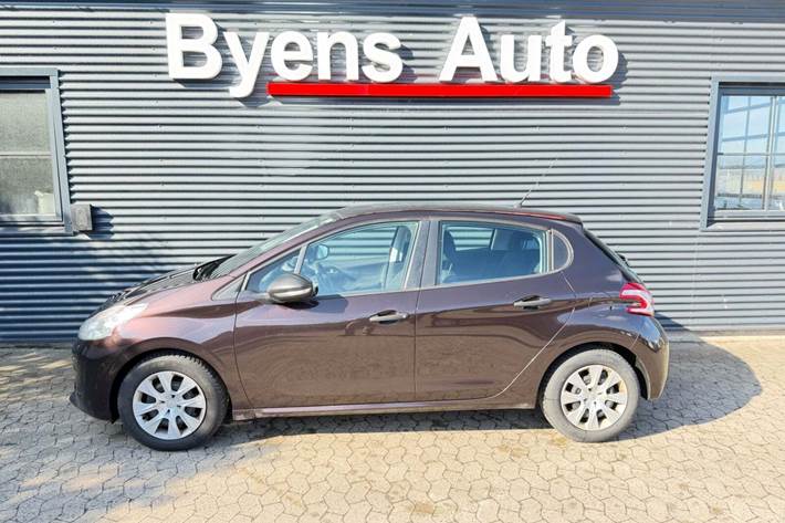 Sort Peugeot 208 fra 2012