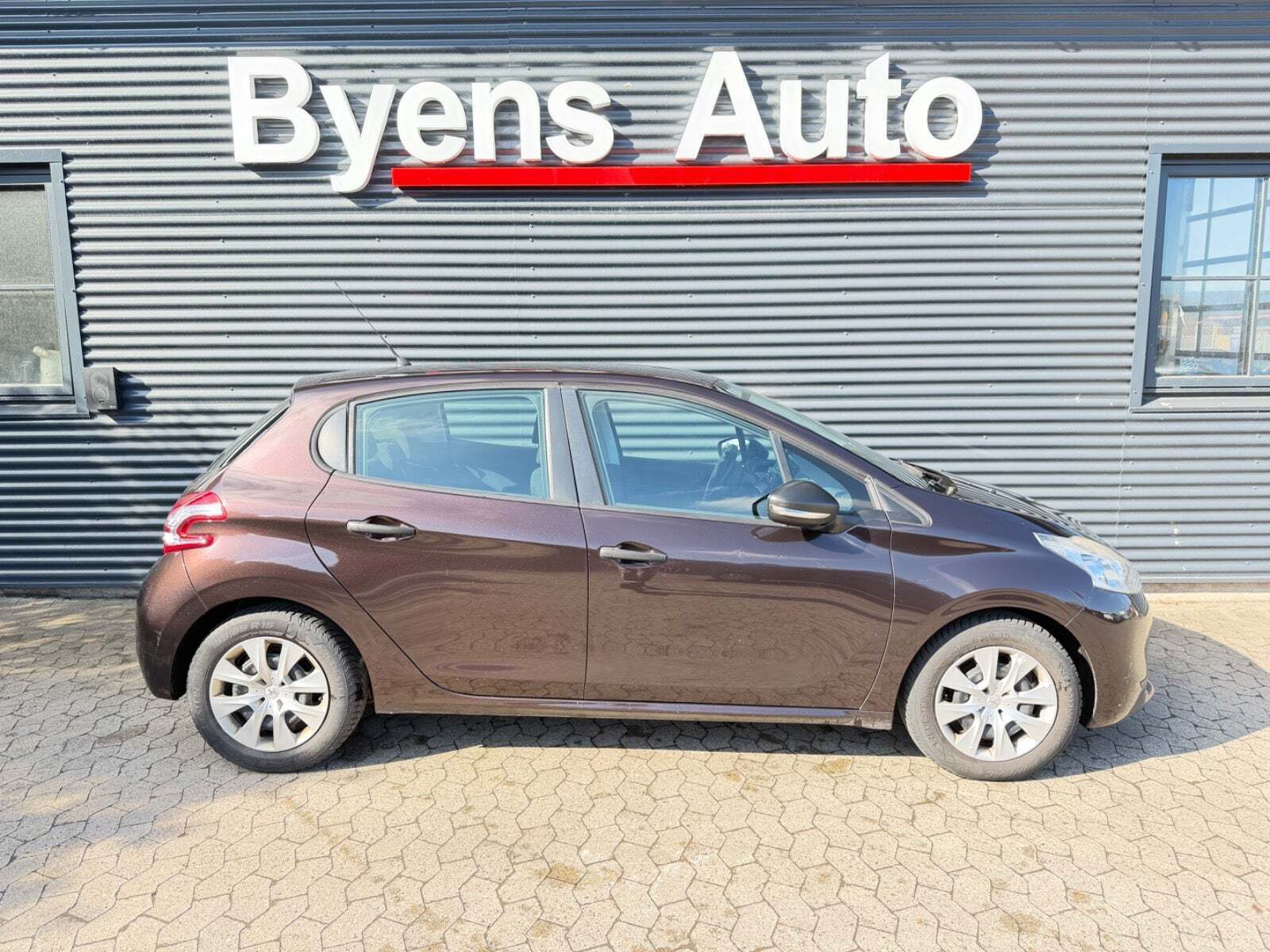 Sort Peugeot 208 fra 2012