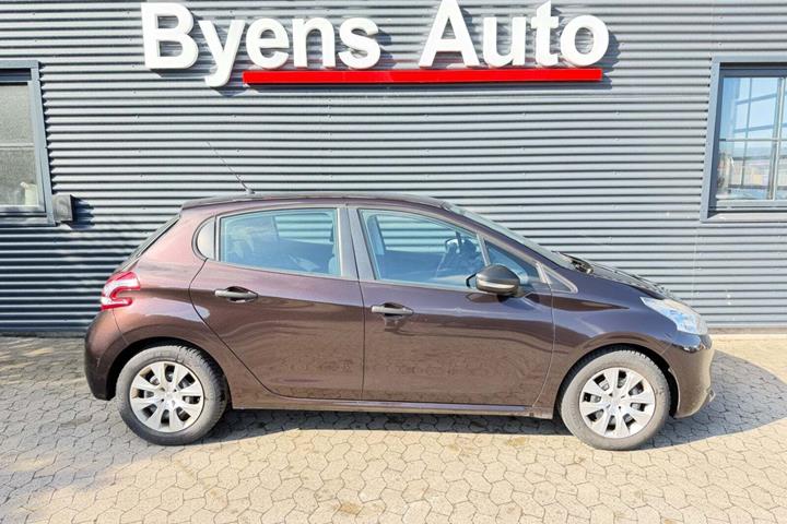 Sort Peugeot 208 fra 2012