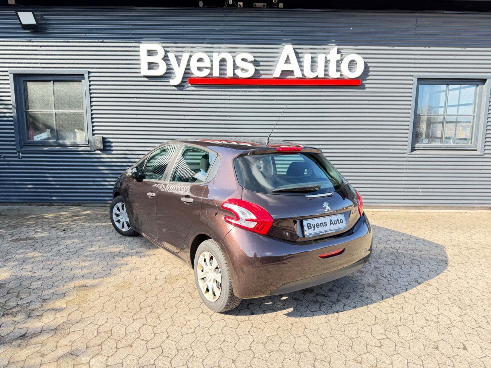Sort Peugeot 208 fra 2012