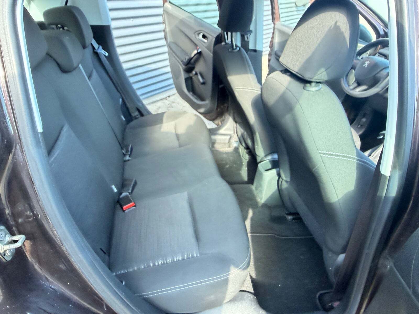 Sort Peugeot 208 fra 2012