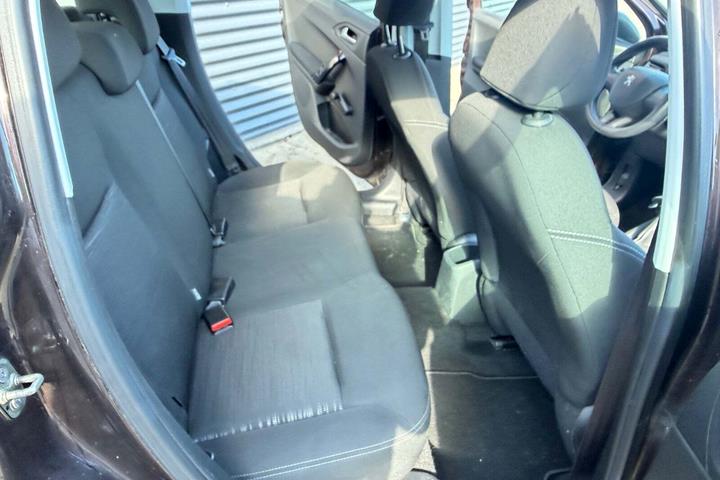 Sort Peugeot 208 fra 2012