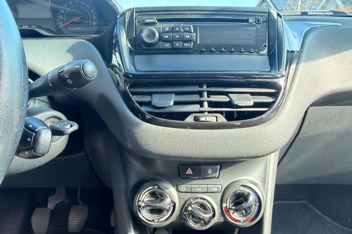 Sort Peugeot 208 fra 2012