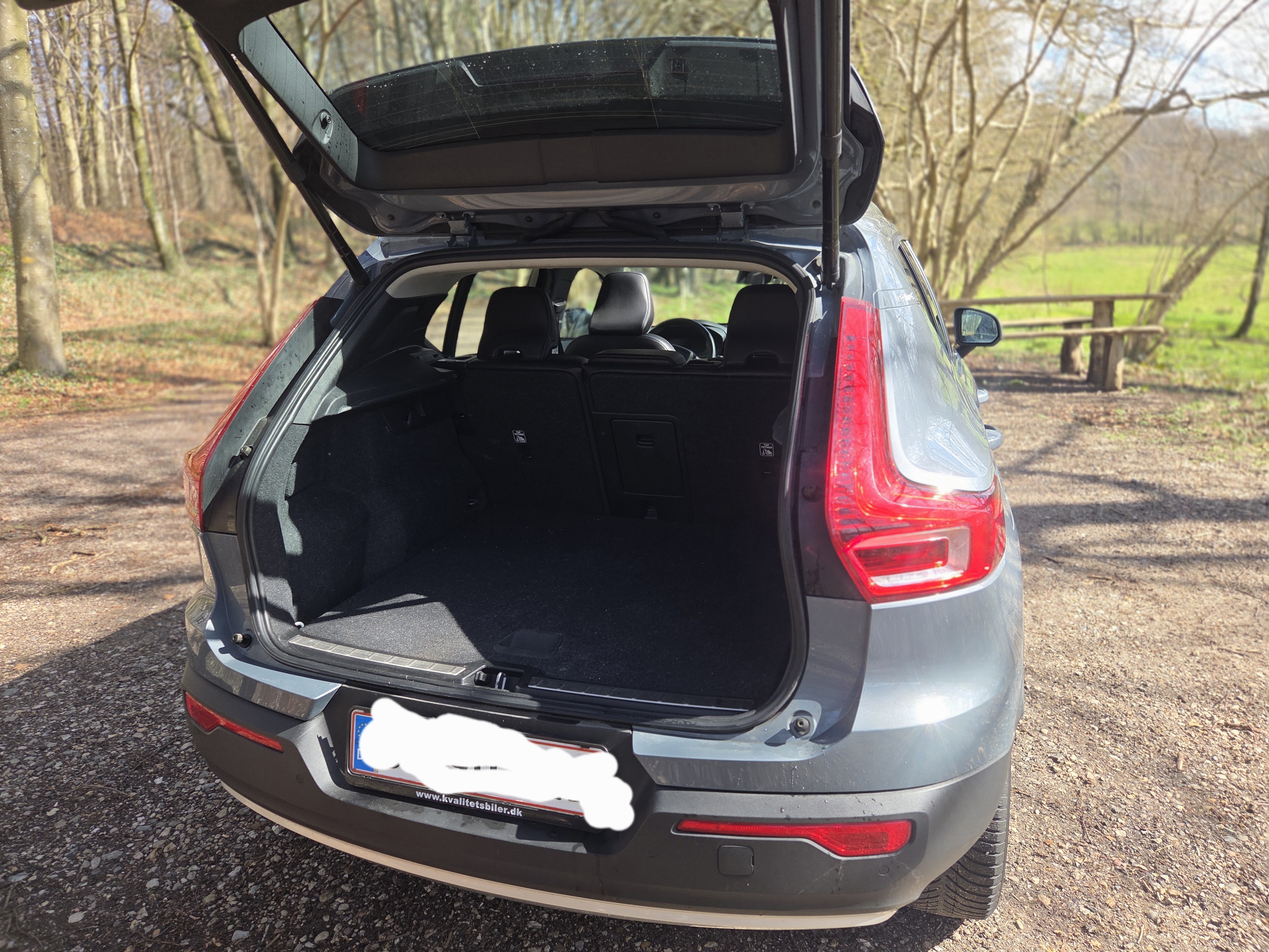 Grå Volvo XC40 fra 2021