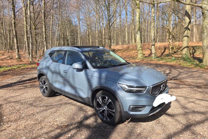 Grå Volvo XC40 fra 2021