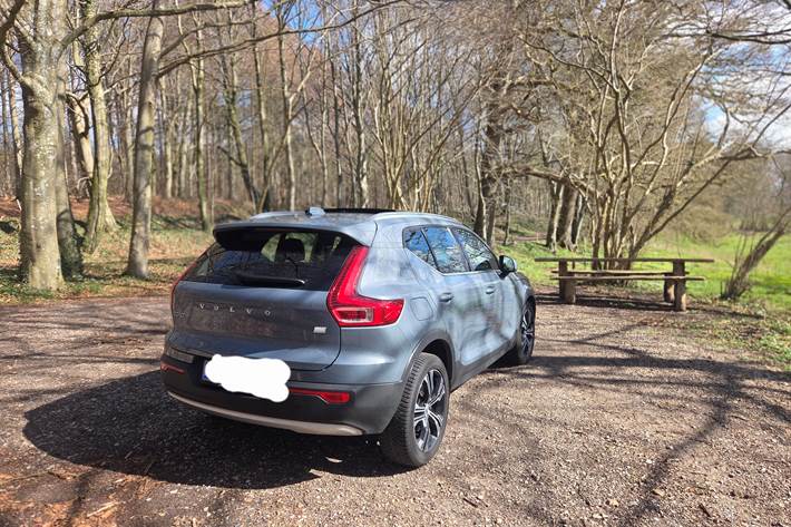 Grå Volvo XC40 fra 2021