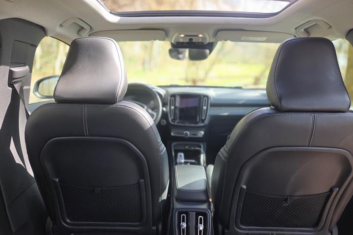 Grå Volvo XC40 fra 2021
