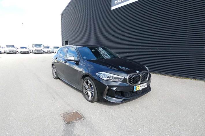 Sort BMW M135i fra 2020