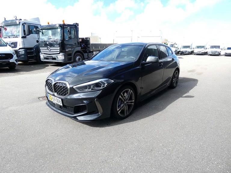 BMW M135i 2,0 Connected xDrive aut. Van