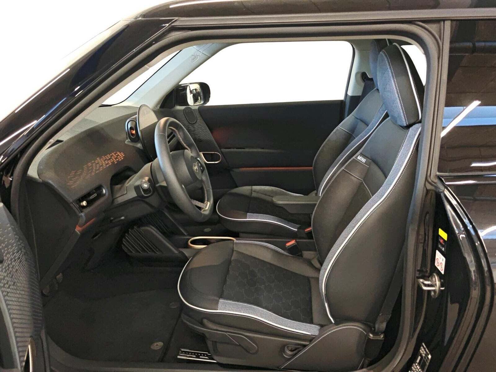 Sort Mini Cooper SE fra 2024