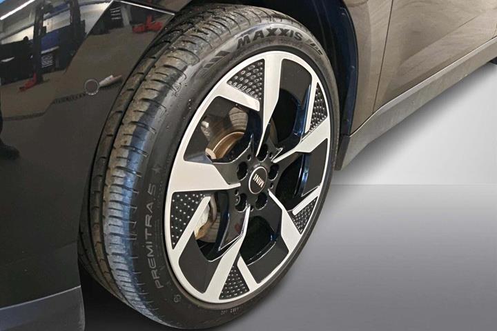 Sort Mini Cooper SE fra 2024