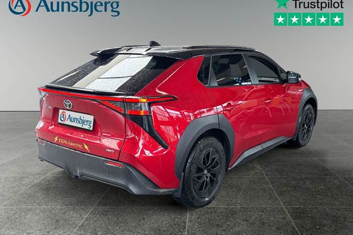 Rød Toyota BZ4X fra 2023