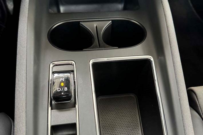 Hvid Skoda Enyaq fra 2025