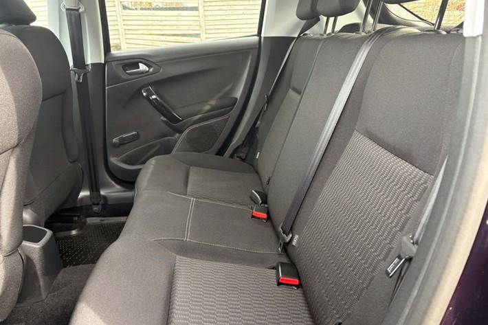 Grøn Peugeot 208 fra 2018