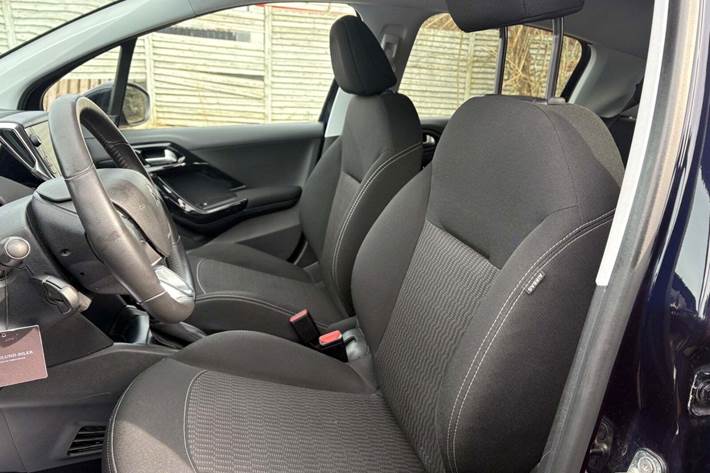 Grøn Peugeot 208 fra 2018