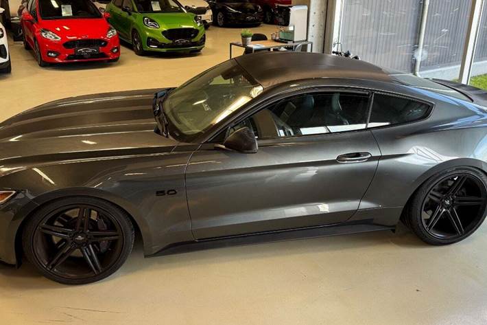 undefined Ford Mustang fra 2015