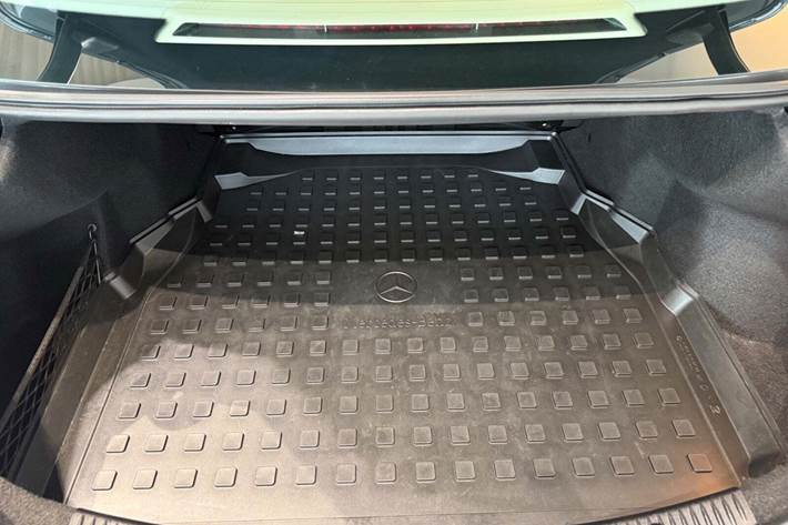 Grå Mercedes C200 d fra 2017