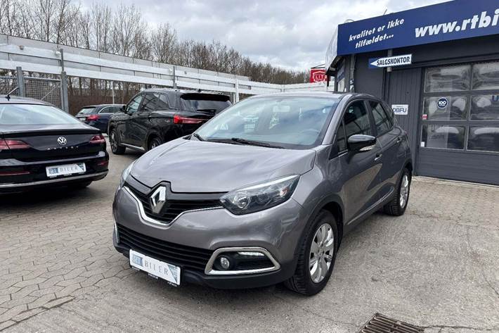 Hvid Renault Captur fra 2014 set udefra