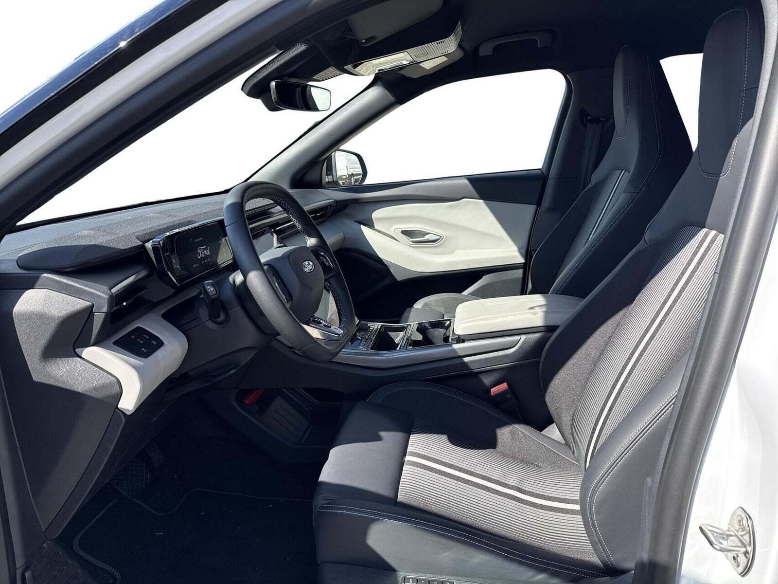 Hvid Ford Capri fra 2025