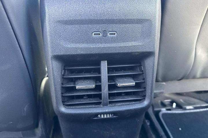 Hvid Ford Capri fra 2025