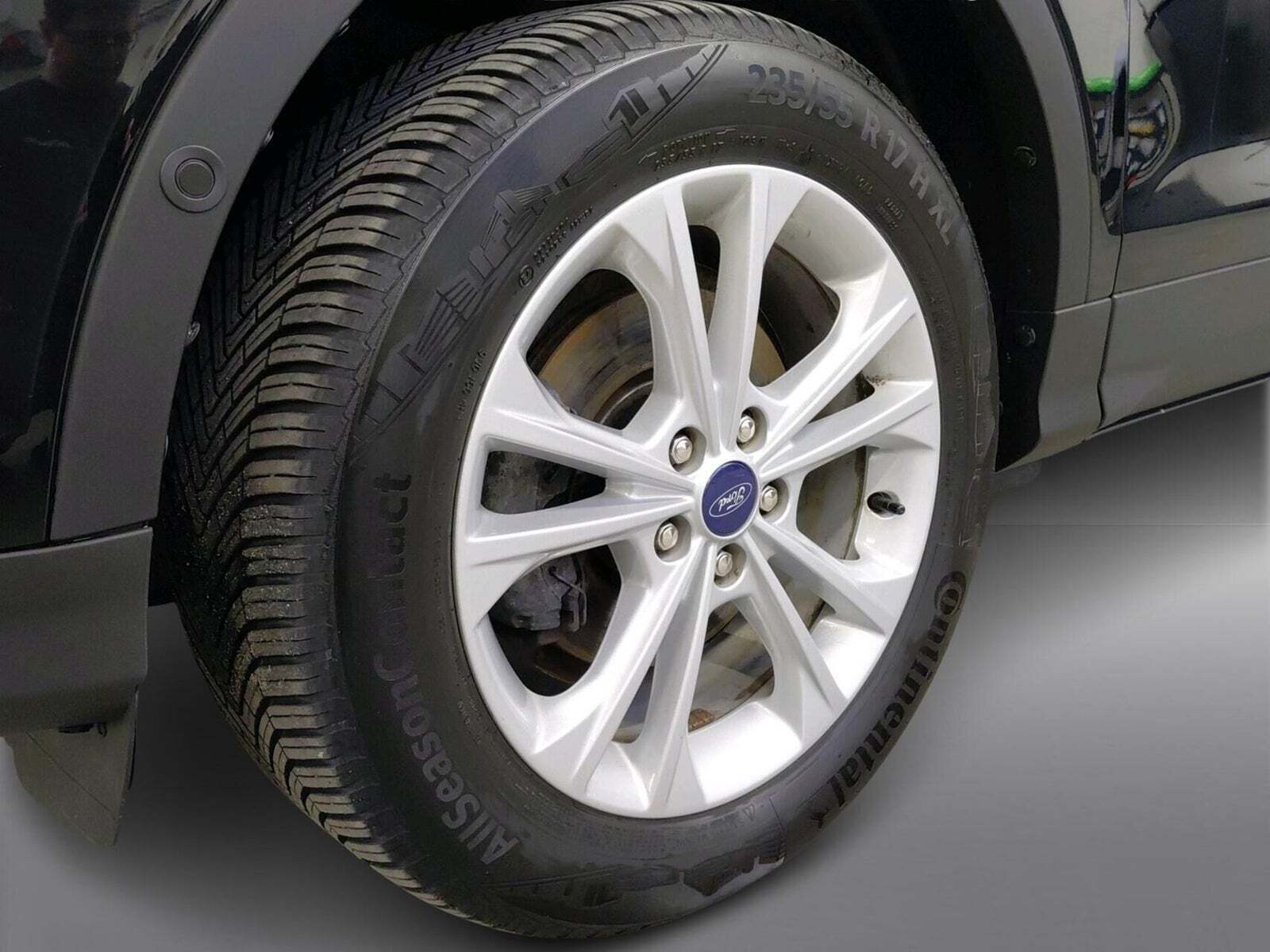 Sort Ford Kuga fra 2020