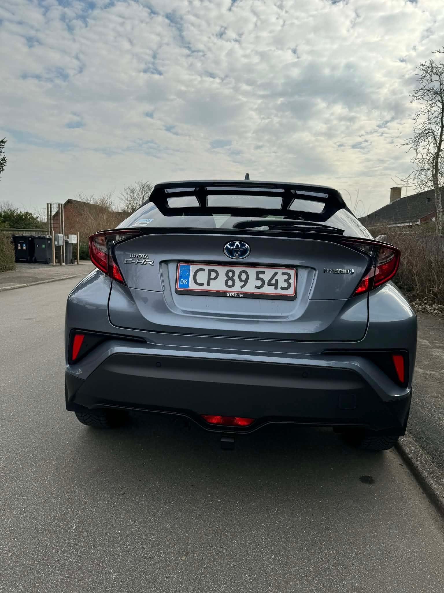 Blå Toyota C-HR fra 2020