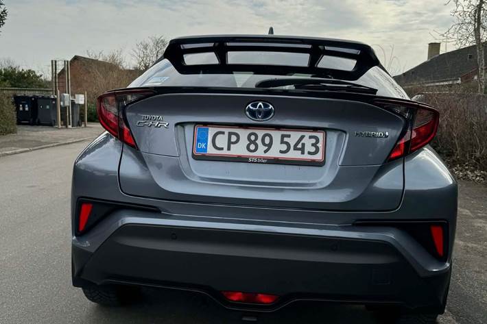 Blå Toyota C-HR fra 2020