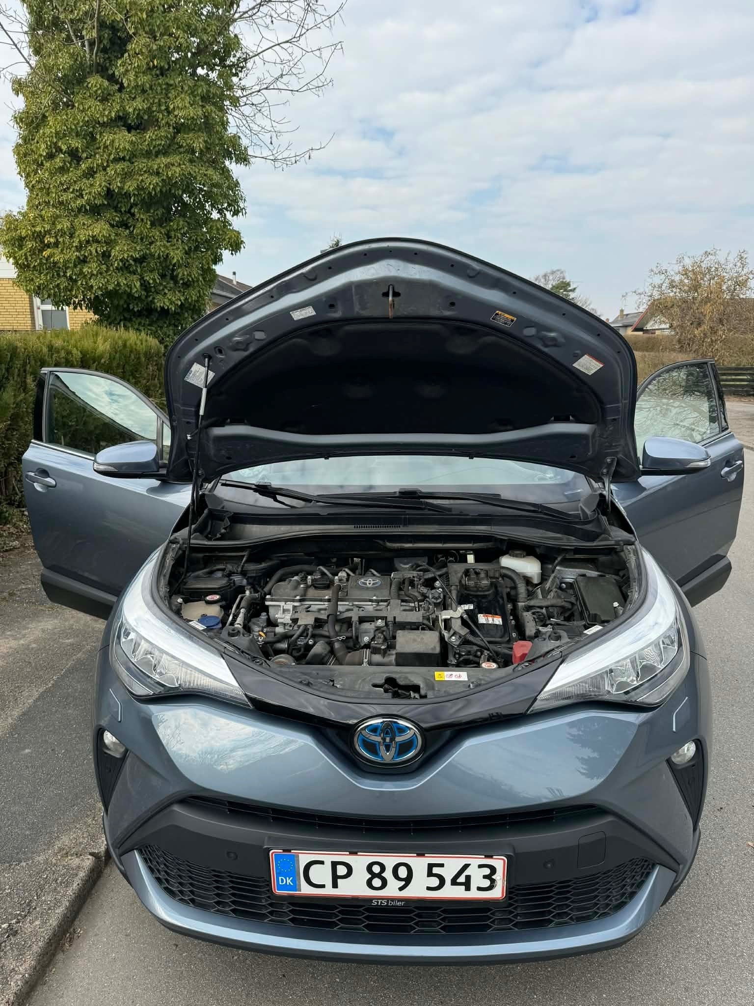 Blå Toyota C-HR fra 2020