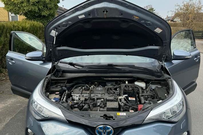 Blå Toyota C-HR fra 2020