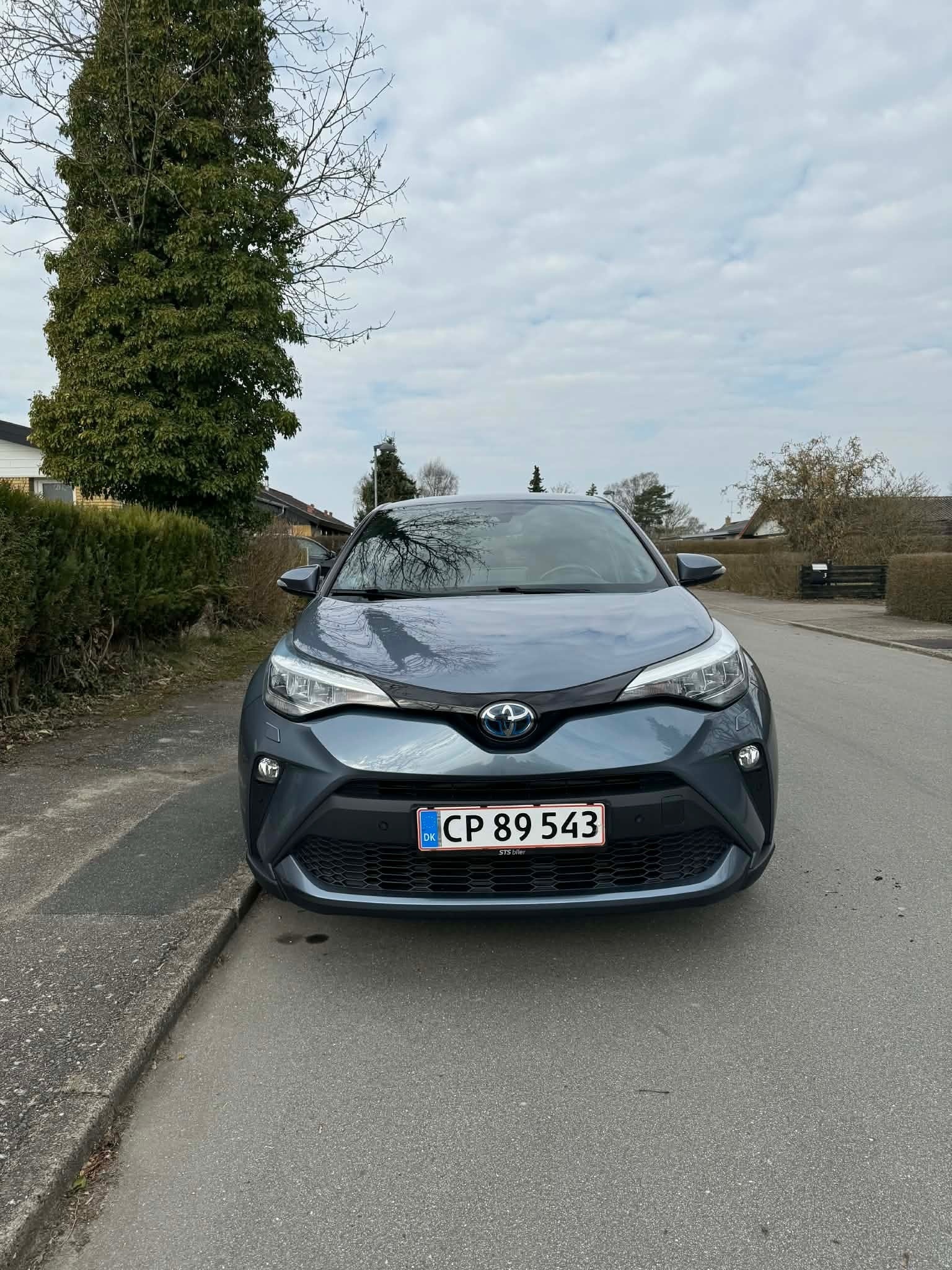 Blå Toyota C-HR fra 2020