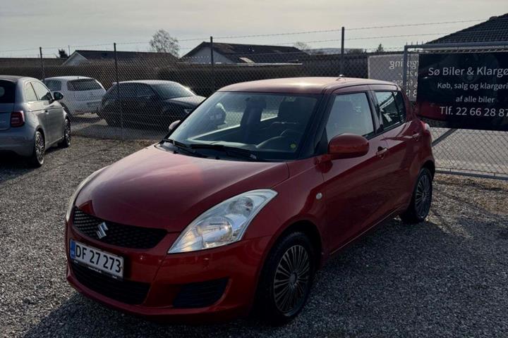 Gul Suzuki Swift fra 2011 set udefra