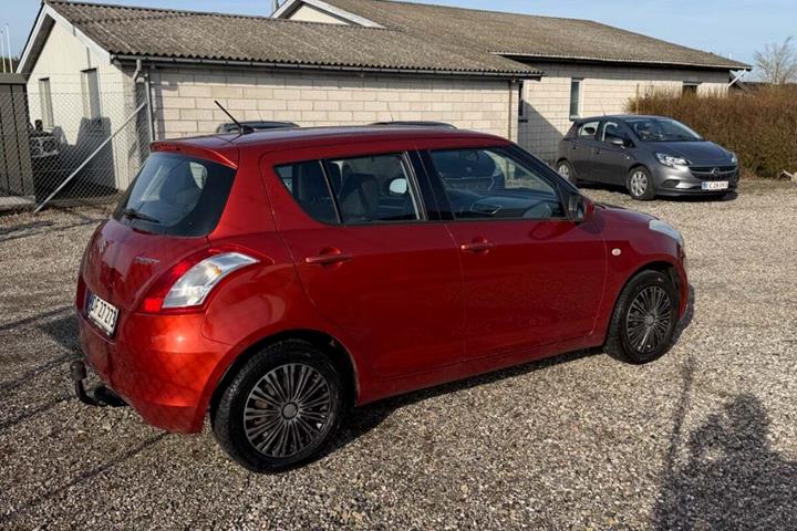 Gul Suzuki Swift fra 2011