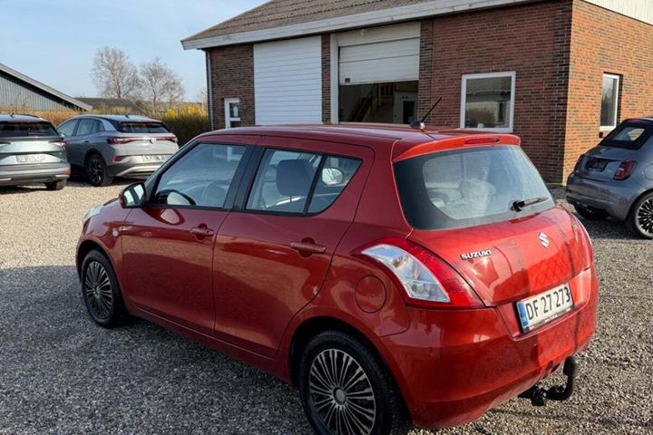 Gul Suzuki Swift fra 2011