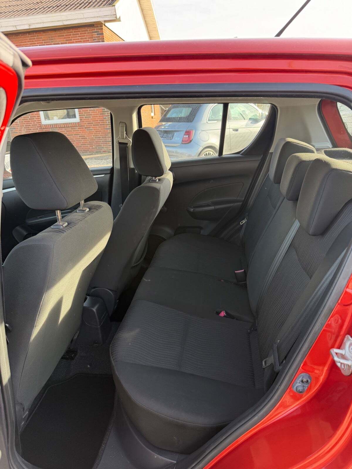 Gul Suzuki Swift fra 2011